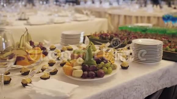 活动聚会或婚宴桌位视频的预览图