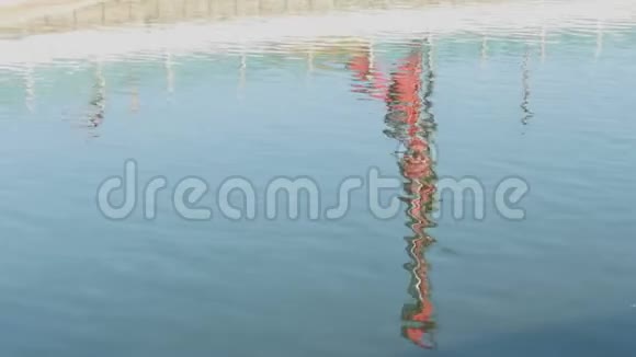 水中的倒影抽象背景视频的预览图