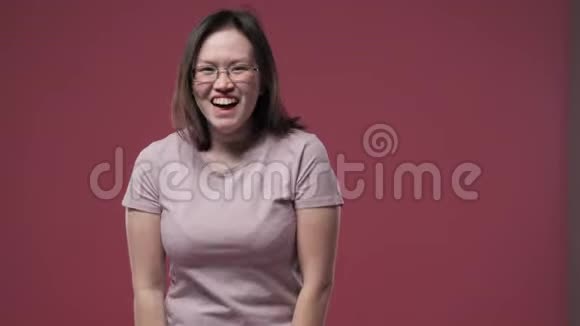亚洲女孩强笑视频的预览图
