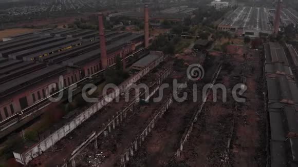 旧的工厂碎片视频的预览图