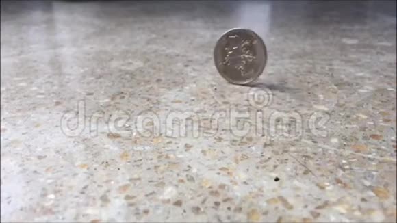 旋转500日元硬币视频的预览图