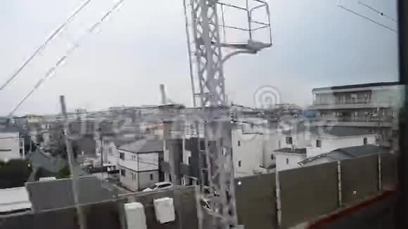 在日本坐火车在桥上视频的预览图