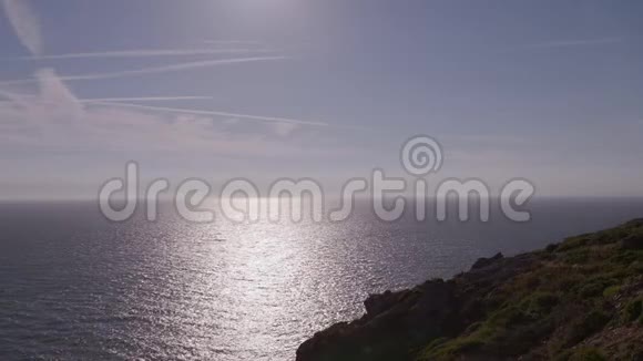 天空地平线和平静的海水视频的预览图