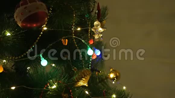 装饰的圣诞树圣诞节背景视频的预览图