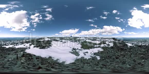 雪山顶UHD4K360VR时间推移峰和冰景观上的阳光冬天冰冻的岩石视频的预览图