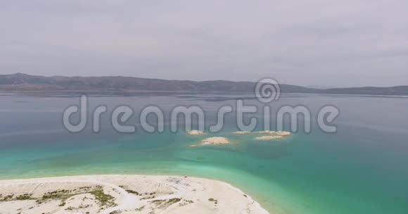 土耳其萨尔达湖水镁石航空景观视频的预览图