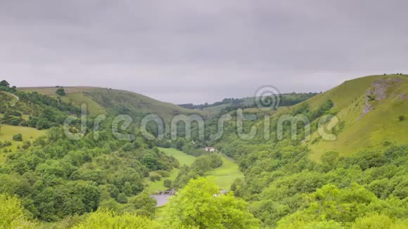 英国德比郡绿色蒙萨尔谷景观视频的预览图