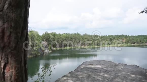 乌克兰山湖全景视频的预览图