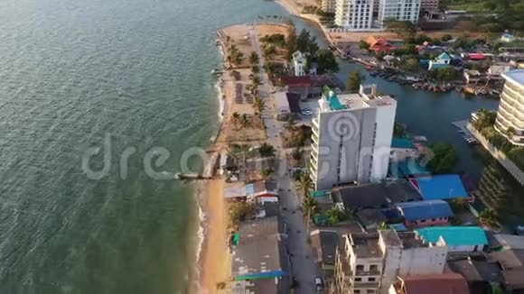 泰国昌布里芭堤雅海滩的鸟瞰图视频的预览图