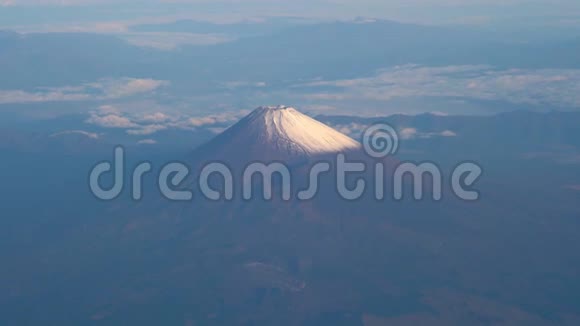 鸟瞰富士山近景富士和蓝天富士哈肯伊祖国家公园景观视频的预览图
