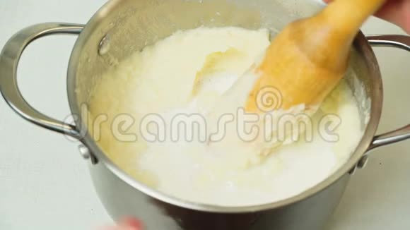 土豆泥烹饪射击视频的预览图