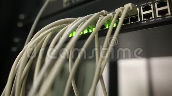 具有服务器高性能计算机运行流程IT概念的网络服务器机房视频的预览图