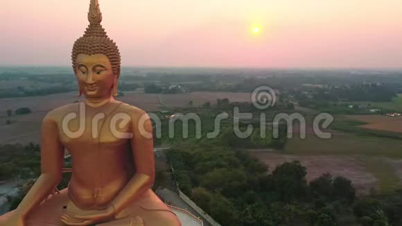 泰国的大佛像寺庙视频的预览图