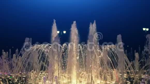 喷泉夜灯视频的预览图