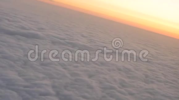 云层上方的日出视频的预览图