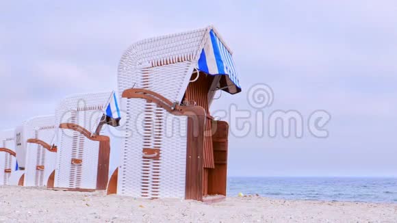 海滩椅子波罗的海德国视频的预览图