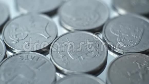 拉脱维亚共和国的1枚拉特硬币正面特写硬币视频的预览图