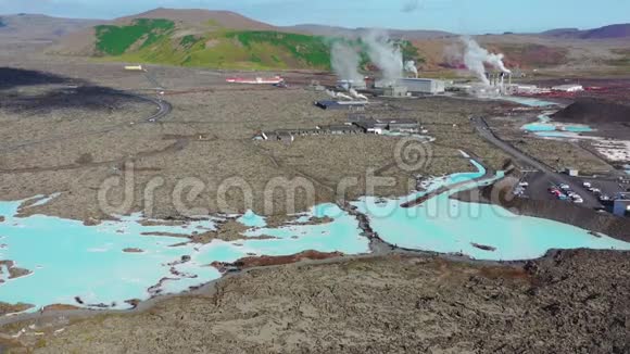 4从蓝色泻湖出来的蒸汽K航空钻店冰岛最著名温泉在一片古老的熔岩里消失了视频的预览图