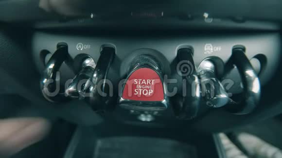 车辆启动停止引擎按钮与照明视频的预览图