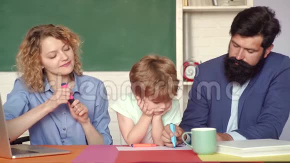 家庭数学教育父母教孩子私人数学课对失学儿童的教育第一批视频的预览图