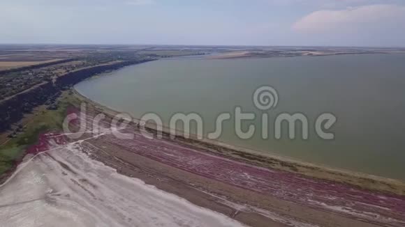 从鸟类的飞行中干燥urortnoe河口惊人之美奥德克洛特诺河口生态保护区海岸带俯视图视频的预览图