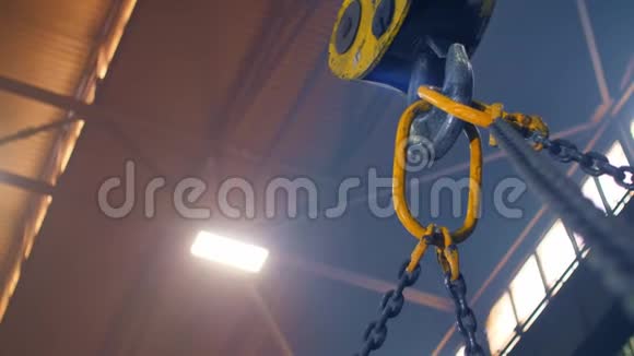 工业起重机生产的链带视频的预览图