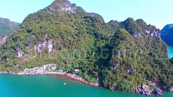 越南哈龙哈龙湾的鸟瞰图04视频的预览图