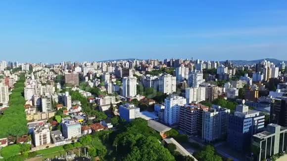 城市天际线空中拍摄阿雷格里港南里奥格兰德巴西视频的预览图