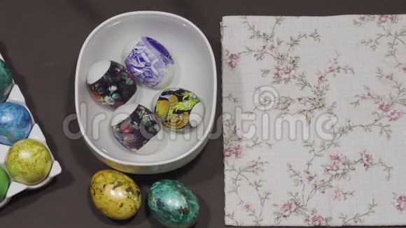 复活节彩蛋装饰做复活节土鸡蛋简单的装饰理念视频的预览图