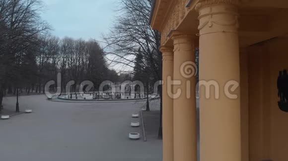 圣彼得堡莫斯科地区的胜利公园中央小巷的俯视图视频的预览图
