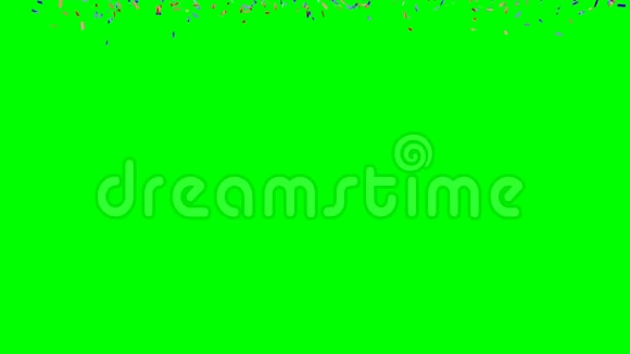 绿色背景上的蓝色和红色纸屑节日纸屑视频的预览图