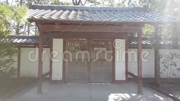 日本寺庙大门视频的预览图