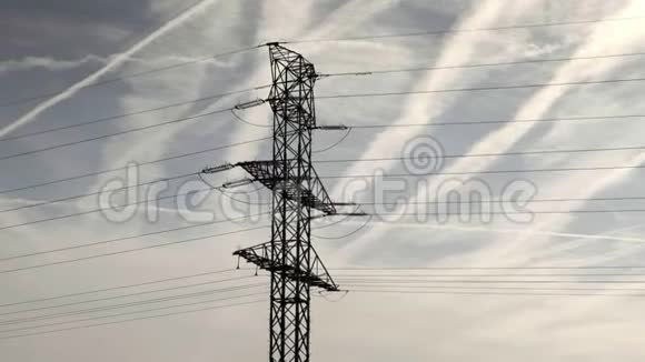 高压塔金属杆电压工业建筑电力线塔架视频的预览图