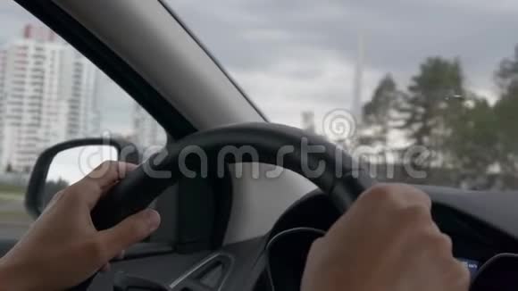 人管理汽车视频的预览图