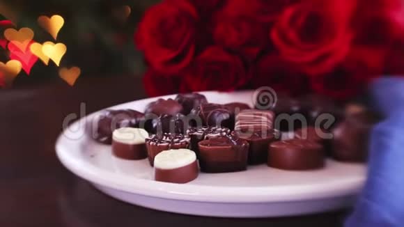 一盘美食巧克力视频的预览图