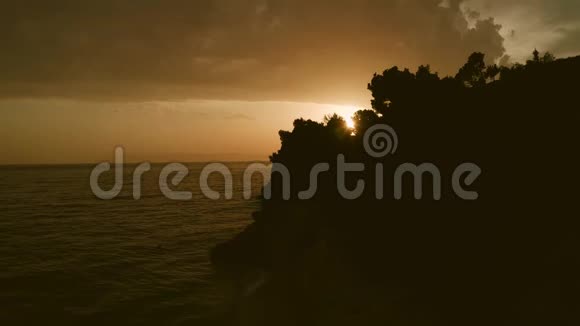 图斯皮克族亚得里亚海的日落航空拍摄视频的预览图