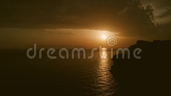 图斯皮克族亚得里亚海的日落航空拍摄视频的预览图
