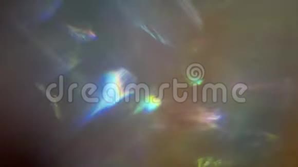 高级彩色覆盖层自然光转换光束在黑暗的空间中发光4kProres视频的预览图