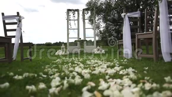 装饰的婚礼拱门乡村风格视频的预览图