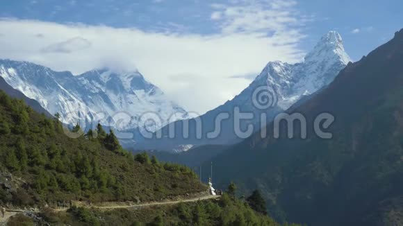 阿玛达布拉姆山和希克斯尼泊尔喜马拉雅山视频的预览图