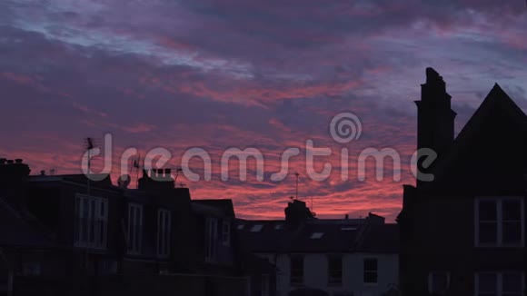 伦敦的粉红色日落视频的预览图