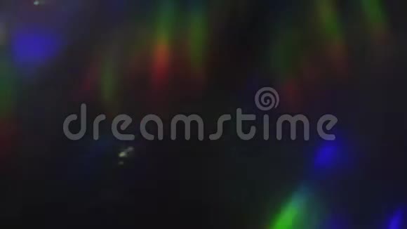 奢华的彩虹质感超现实主义的光跃迁在黑暗的背景上发光的平静视频的预览图