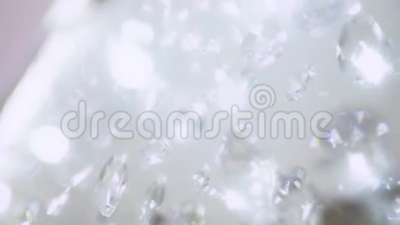 水晶和钻石墙面吊灯背景视频的预览图