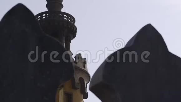宫殿上一座塔的景色视频的预览图
