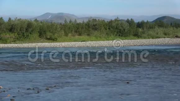 在索布河上翻滚八月天俄罗斯极地乌拉尔视频的预览图