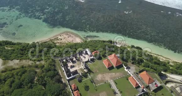 巴厘岛寺庙的鸟瞰图视频的预览图