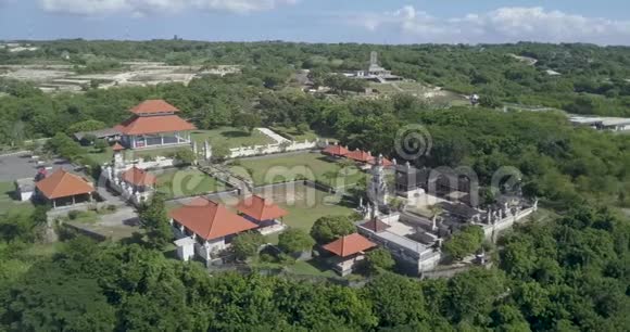 巴厘岛寺庙的鸟瞰图视频的预览图