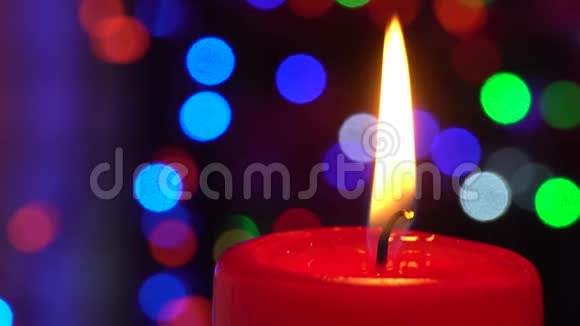 新年和圣诞庆祝圣诞礼物在大气灯光圣诞装饰与蜡烛视频的预览图