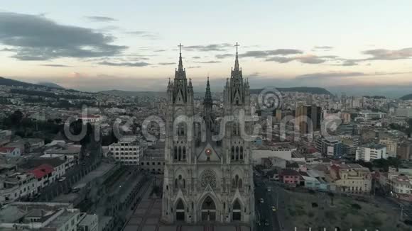 城市和巴西利卡的景色视频的预览图