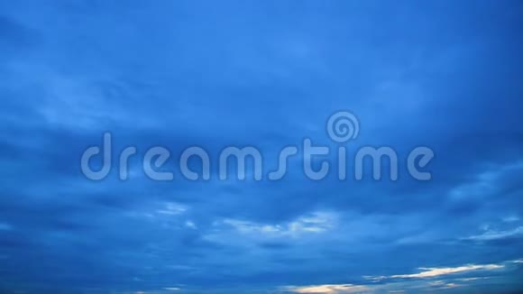 日出日夜的蓝天白云视频的预览图